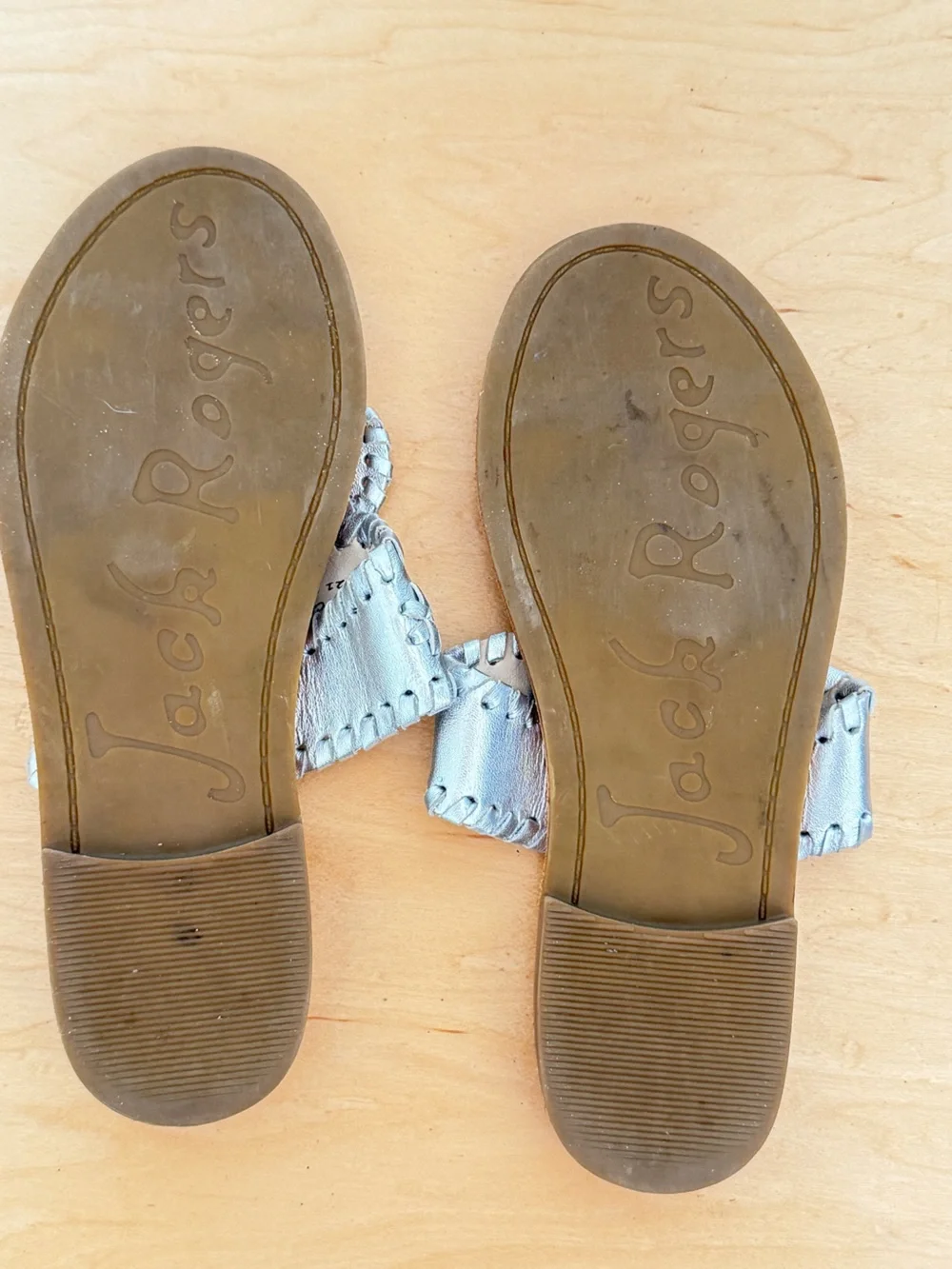 Jack Rogers Girls Miss Hampton II leather silver sandals size 2 EEUC
